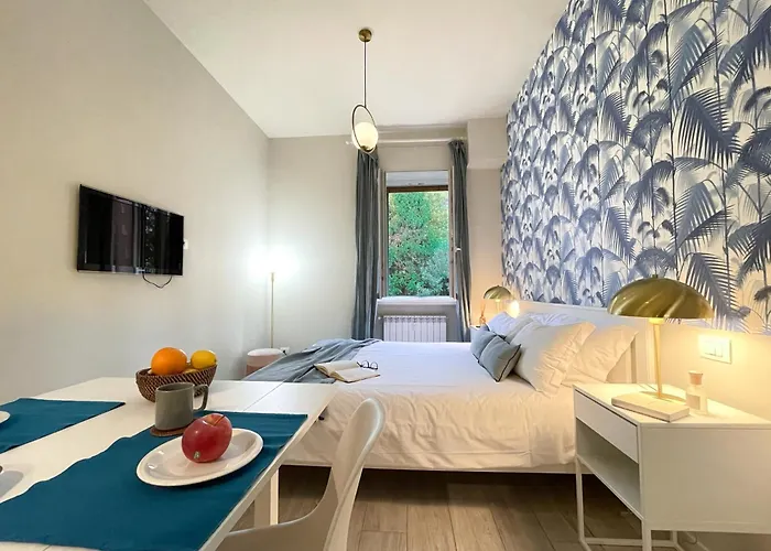 Blue Palm Jungle Self Checkin Design * Milánó