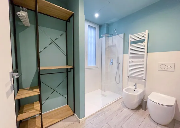 Blue Palm Jungle Self Checkin Design * Milánó